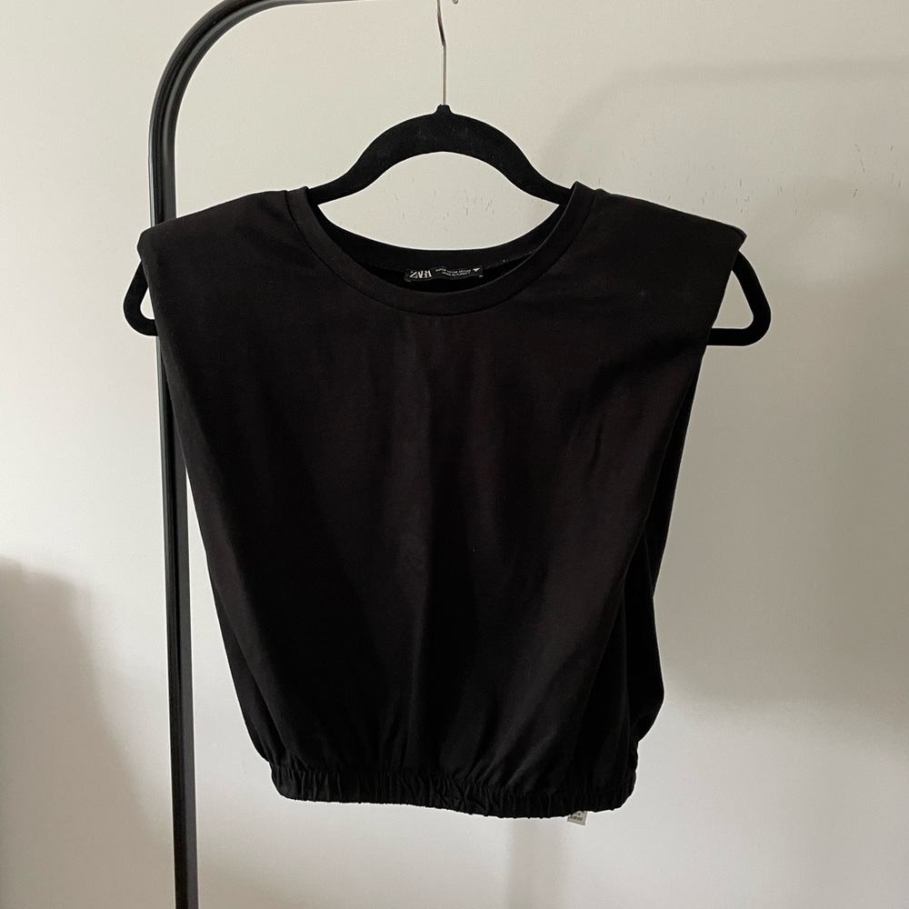 Zara cropped shoulder pad tank size M